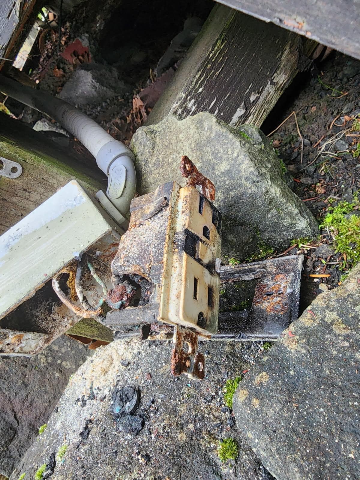 Identifying and Addressing Dangerous Electrical Outlets image